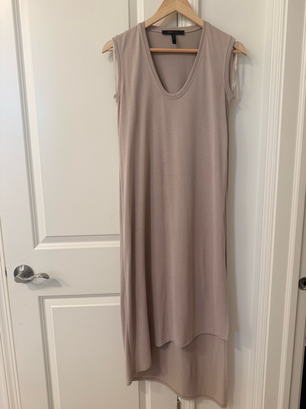 Excellent Like New!
BCBGMaxAzria Sleeveless Scoop Neck Midi Dress in Taupe